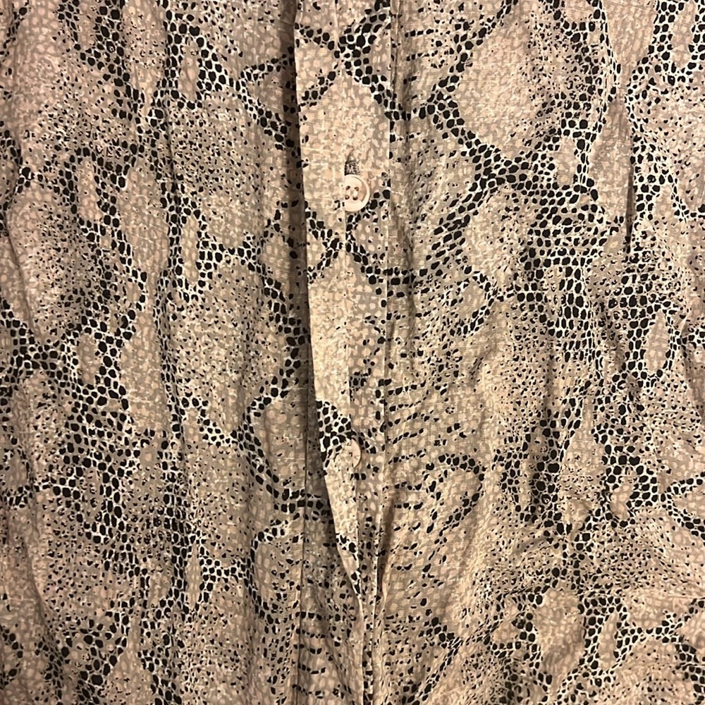 Bella Dahl women’s snakeskin sleeveless blouse size medium - Picture 3 of 4